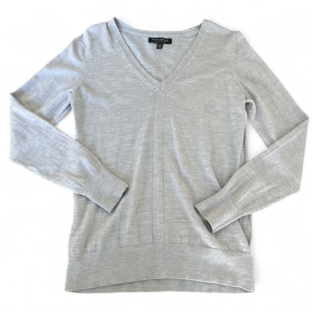 Banana Republic gray 100% merino wool sweater in size S